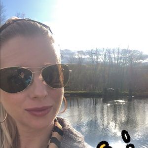 Meet your Posher, Rachel lee